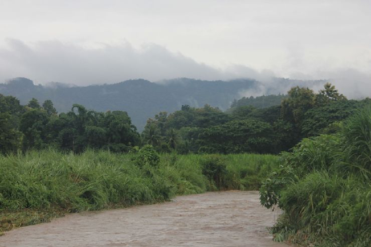 ลำปางฝนตกหนักต่อเตือนภัยน้ำป่าทะลัก ลำปางฝนตกหนักต่อเตือนภัยน้ำป่าทะลัก