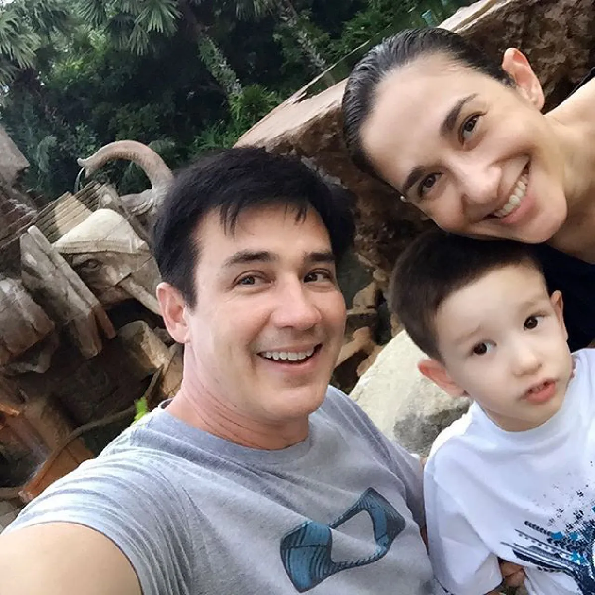 10 ภาพการันตี น้องวิน ลูกพ่อวิลลี่-แม่เยลหลี ยิ่งโตยิ่งฉายแววหล่อ