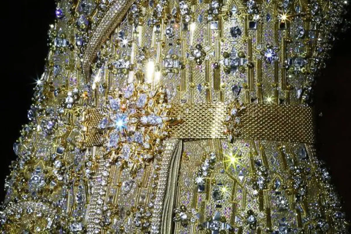 Miss Thailand's amazing costume