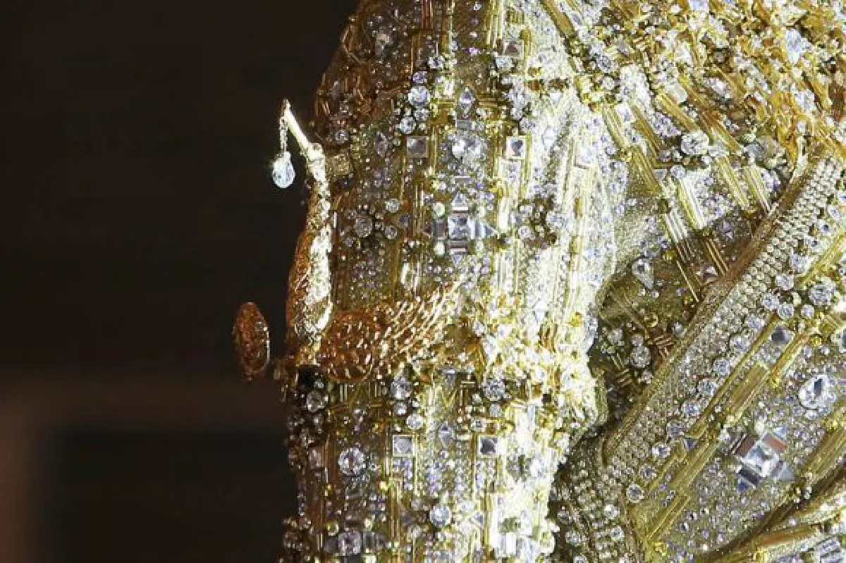 Miss Thailand's amazing costume