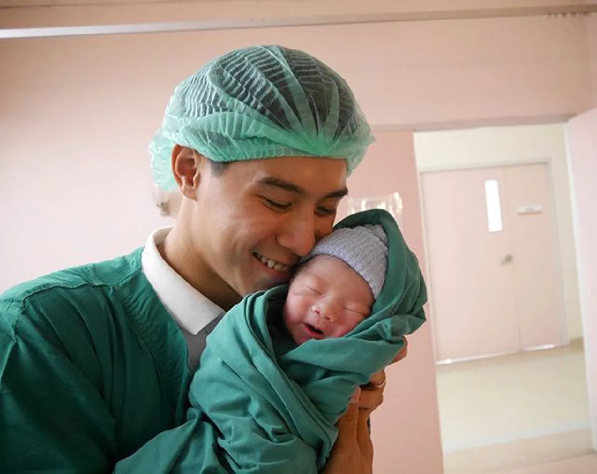 น่ารักน่าชังมาก! น้องเอเดน ลูกชายคนที่ 3 ของพ่อกาย-แม่ฮารุ