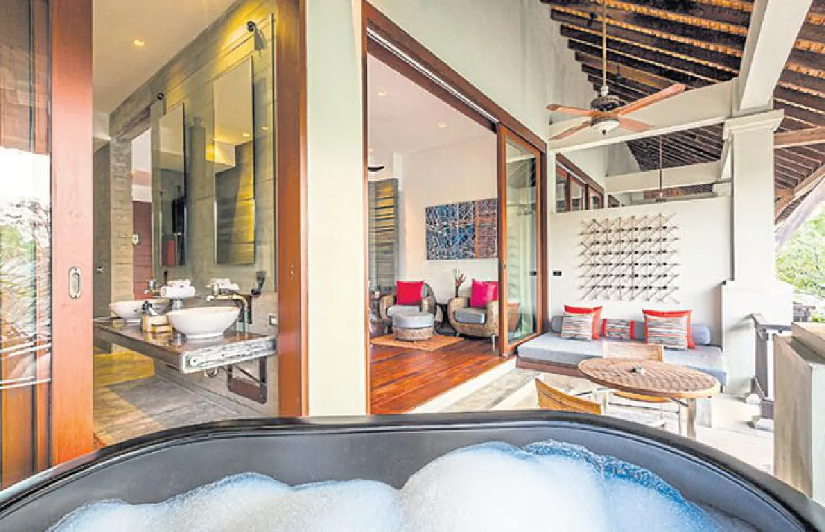 ภูเก็ตอาวองการ์ด @เดอะซเลท