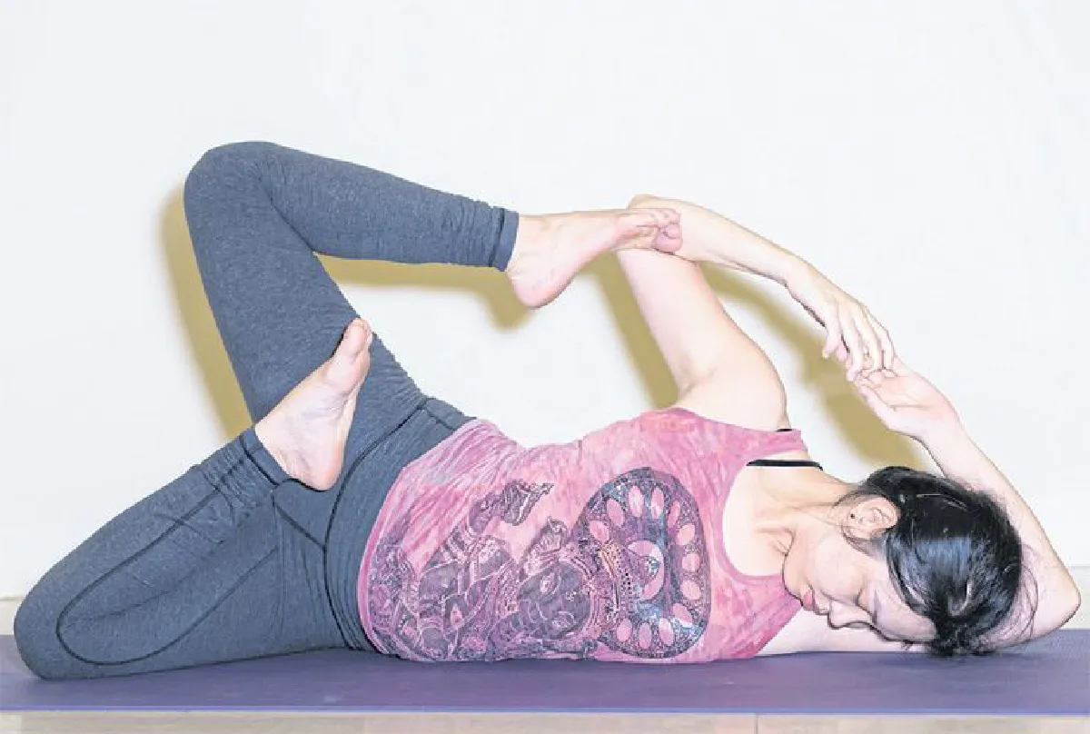 Modified Side Reclining Leg Lift version B (Anatanasana B)