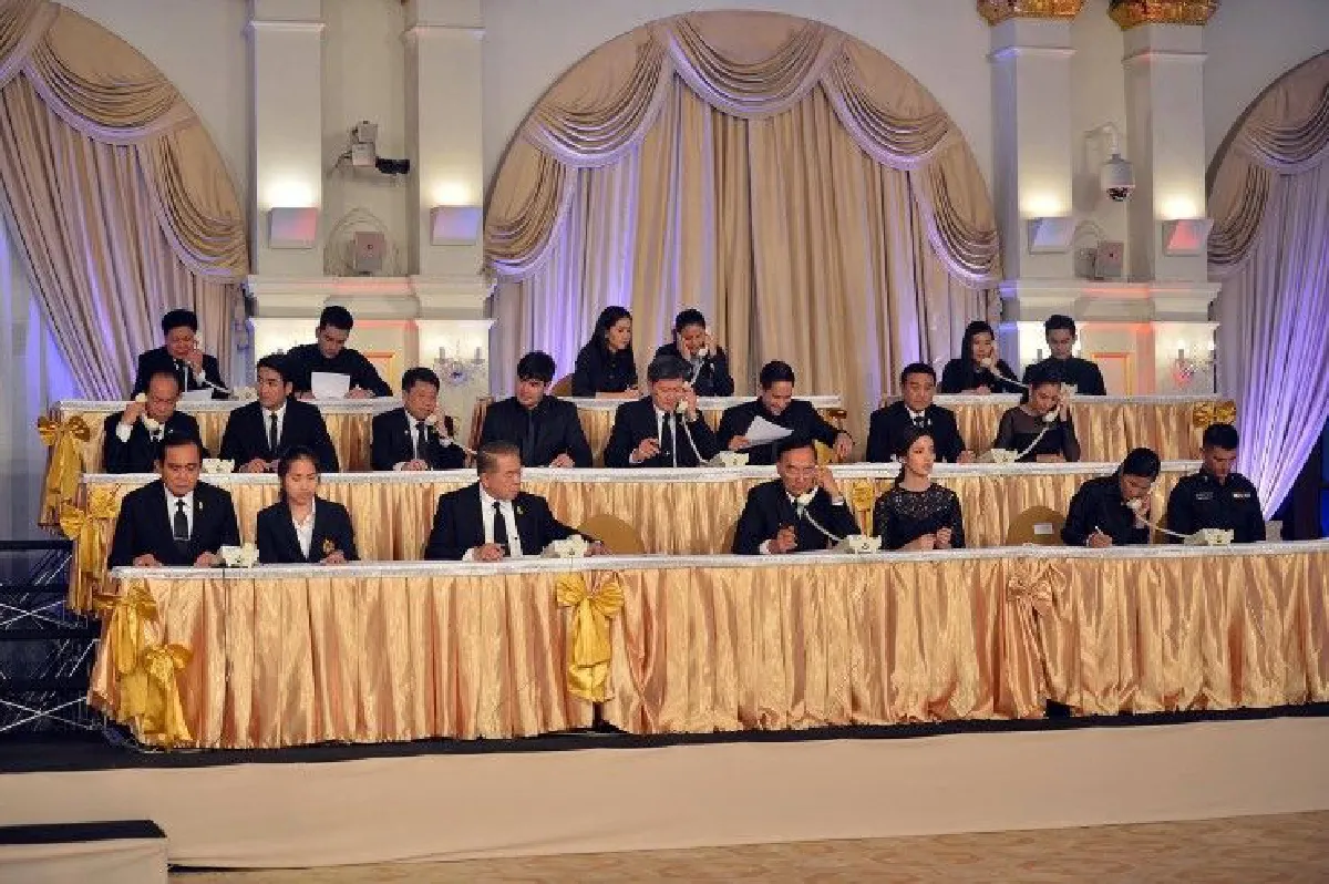 นายกฯบริจาค 1 เเสนช่วยภาคใต้ยอดทะลุ 329 ล้านบาท