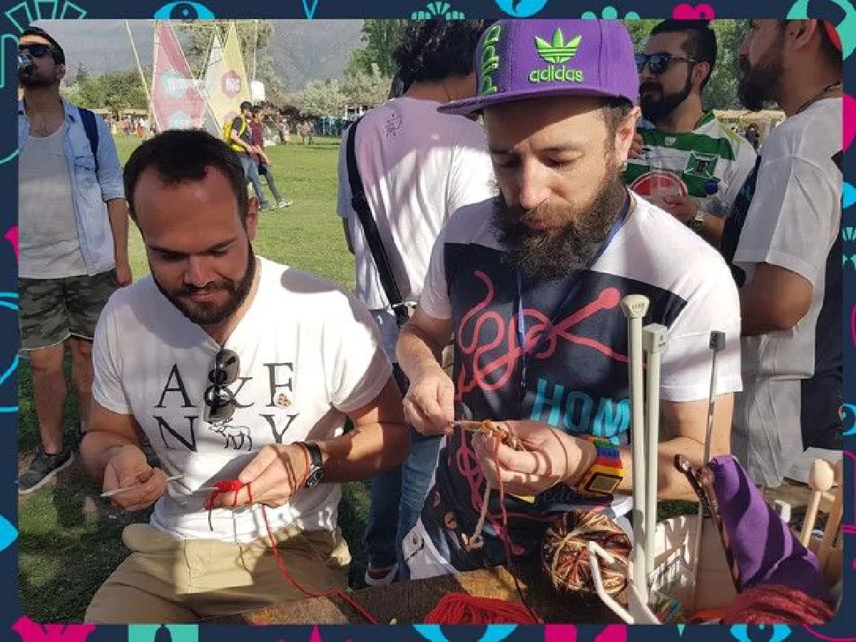 มุ้งมิ้ง! หนุ่มชิลีรวมกลุ่มถักไหมพรม ต้านความไม่เท่าเทียมทางเพศ