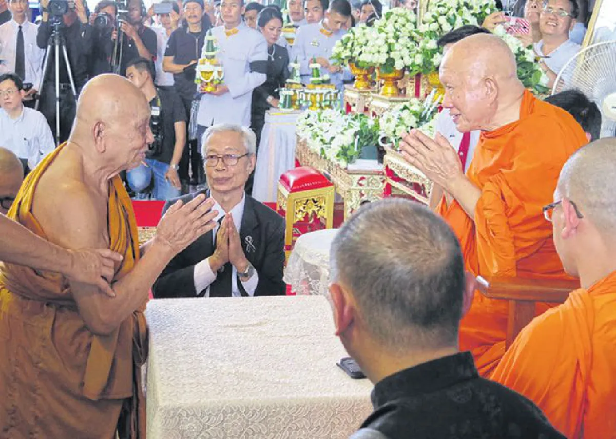 สงฆ์ไทยช่วยน้ำท่วมที่ใต้