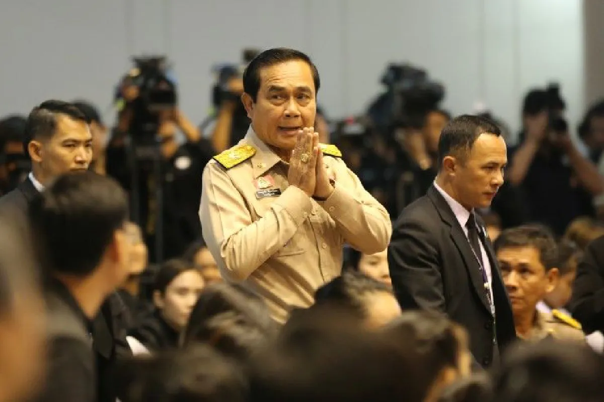 "บิ๊กตู่"คารวะ2ครูอาวุโสเคยสอนเมื่อครั้งเรียนนายร้อย