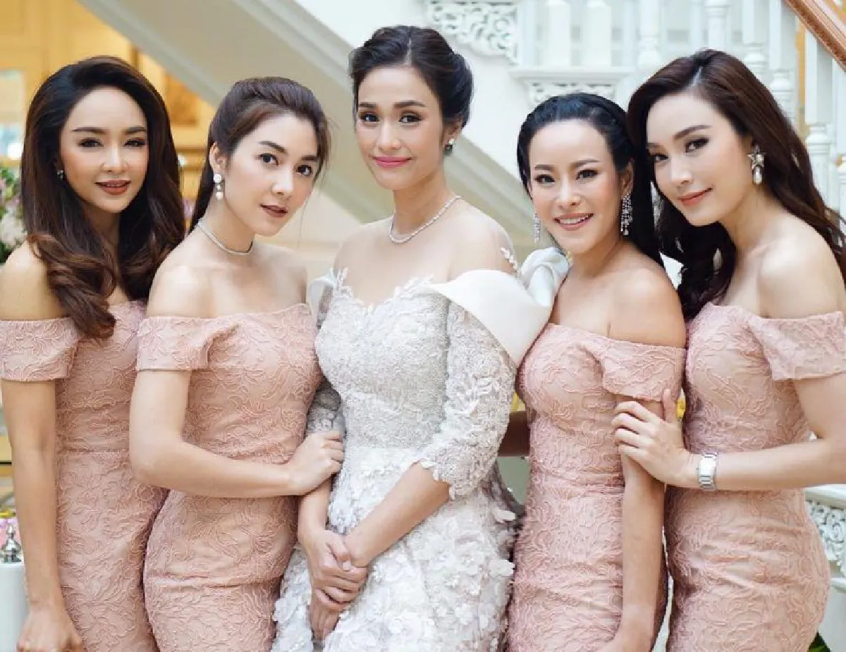 ชื่นมื่น! ครีม เปรมสินี เข้าพิธีหมั้น ปีเตอร์ แฟนหนุ่มช่างภาพ