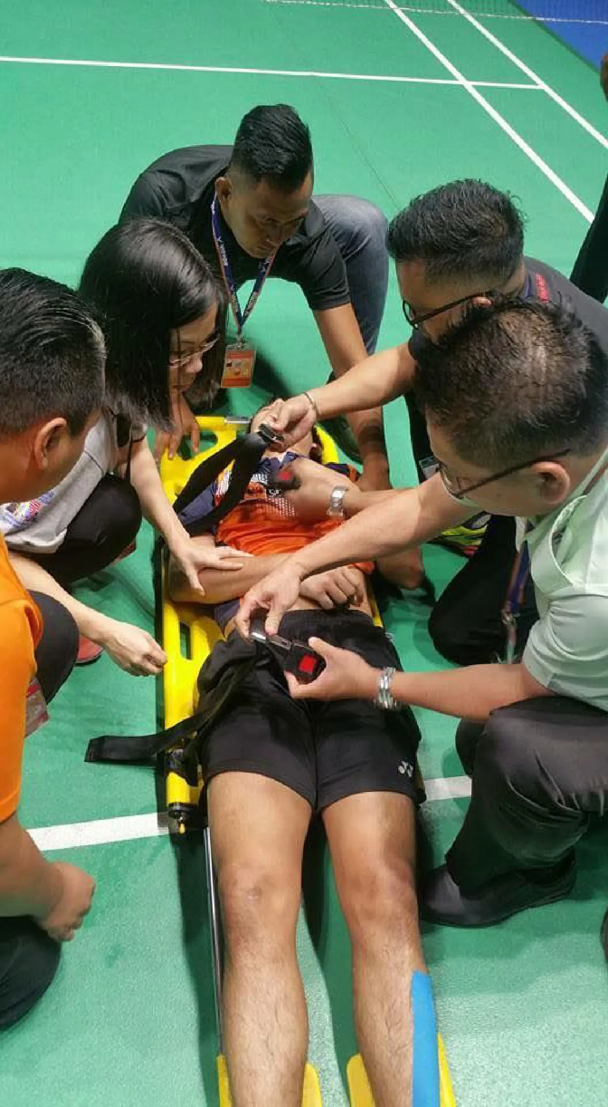 "ตะวัน" วูบคาสนาม! "เมย์" รีบให้กำลังใจ