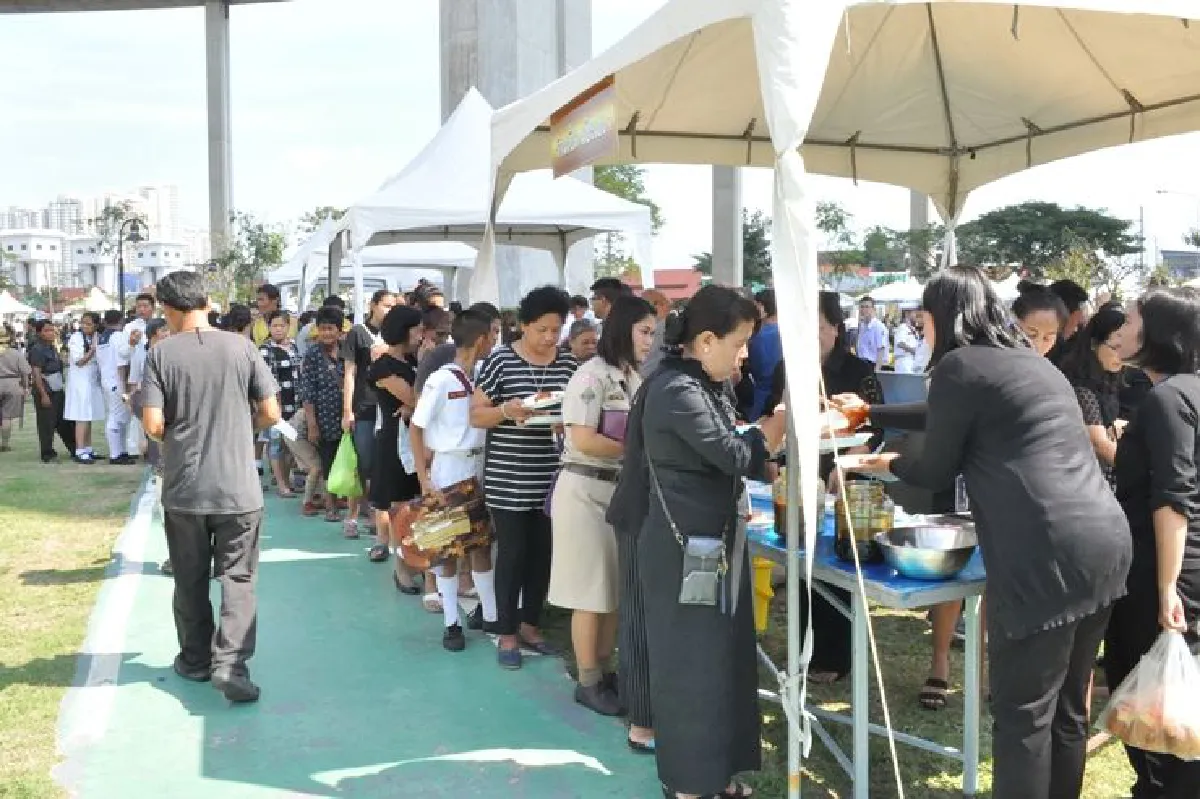 ชาวพระประแดงทำบุญ100วันร.9สวรรคต