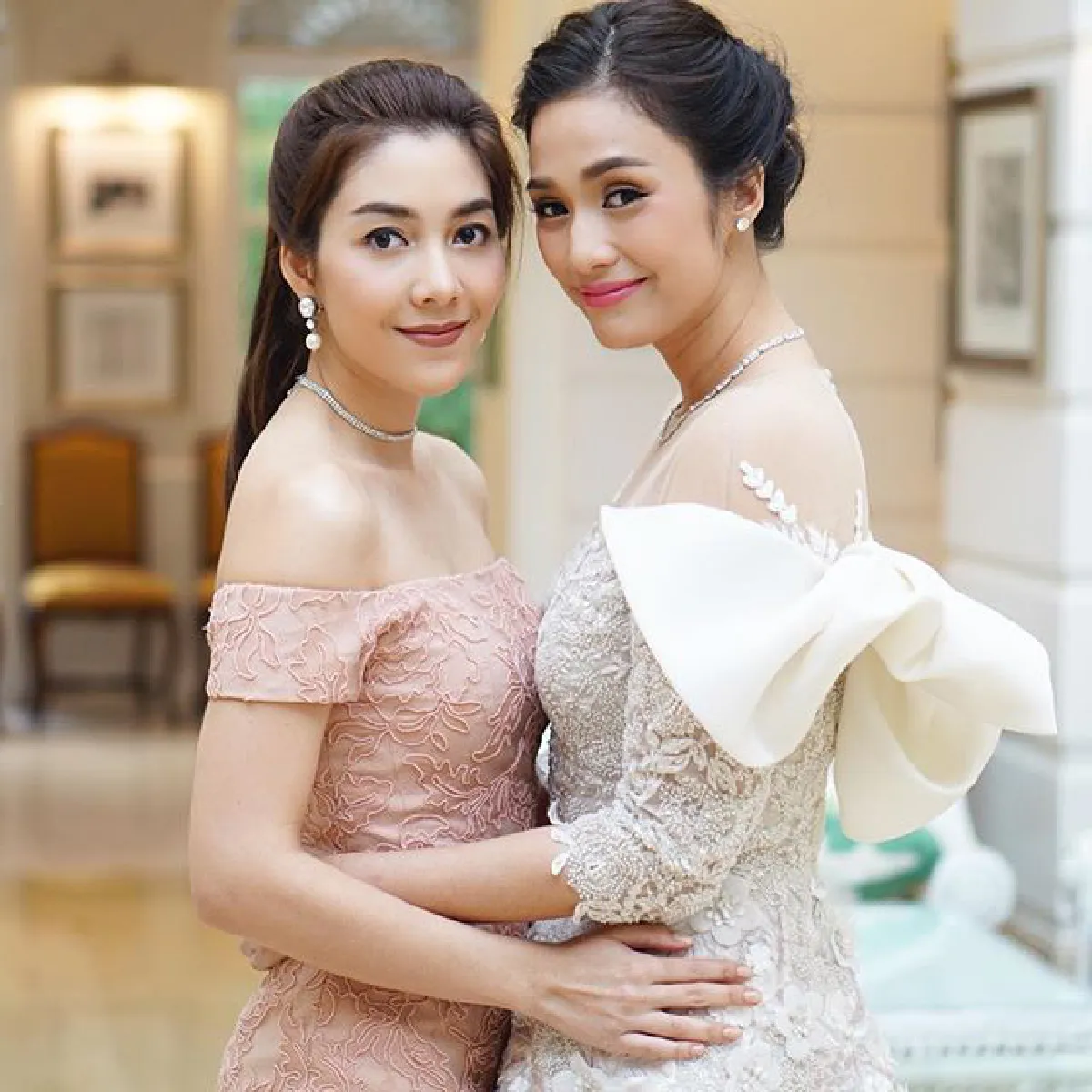 ส่องแก๊งเพื่อนเจ้าสาว ครีม เปรมสินี สวยเซ็กซี่ในชุดเดรสปาดไหล่