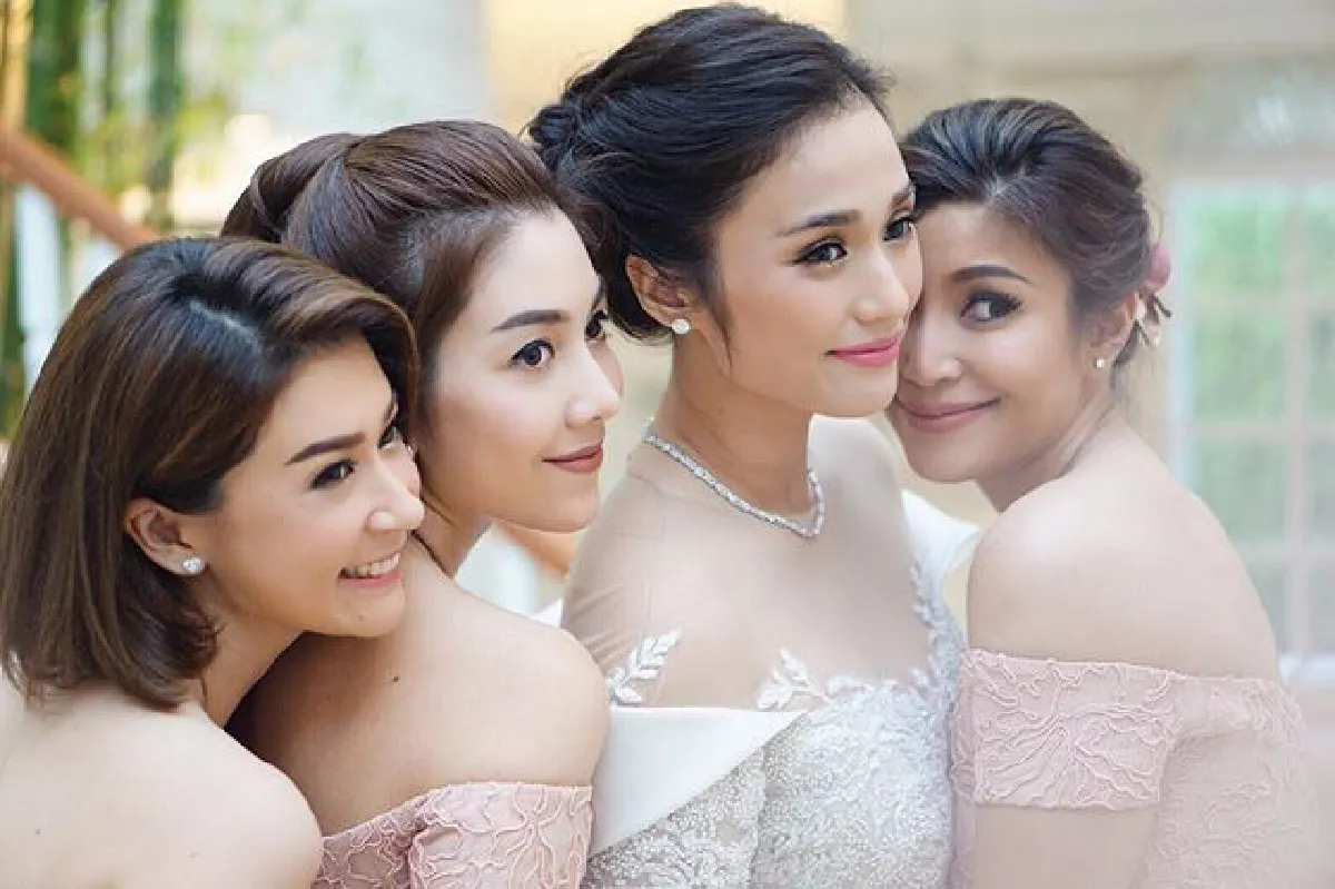 ส่องแก๊งเพื่อนเจ้าสาว ครีม เปรมสินี สวยเซ็กซี่ในชุดเดรสปาดไหล่