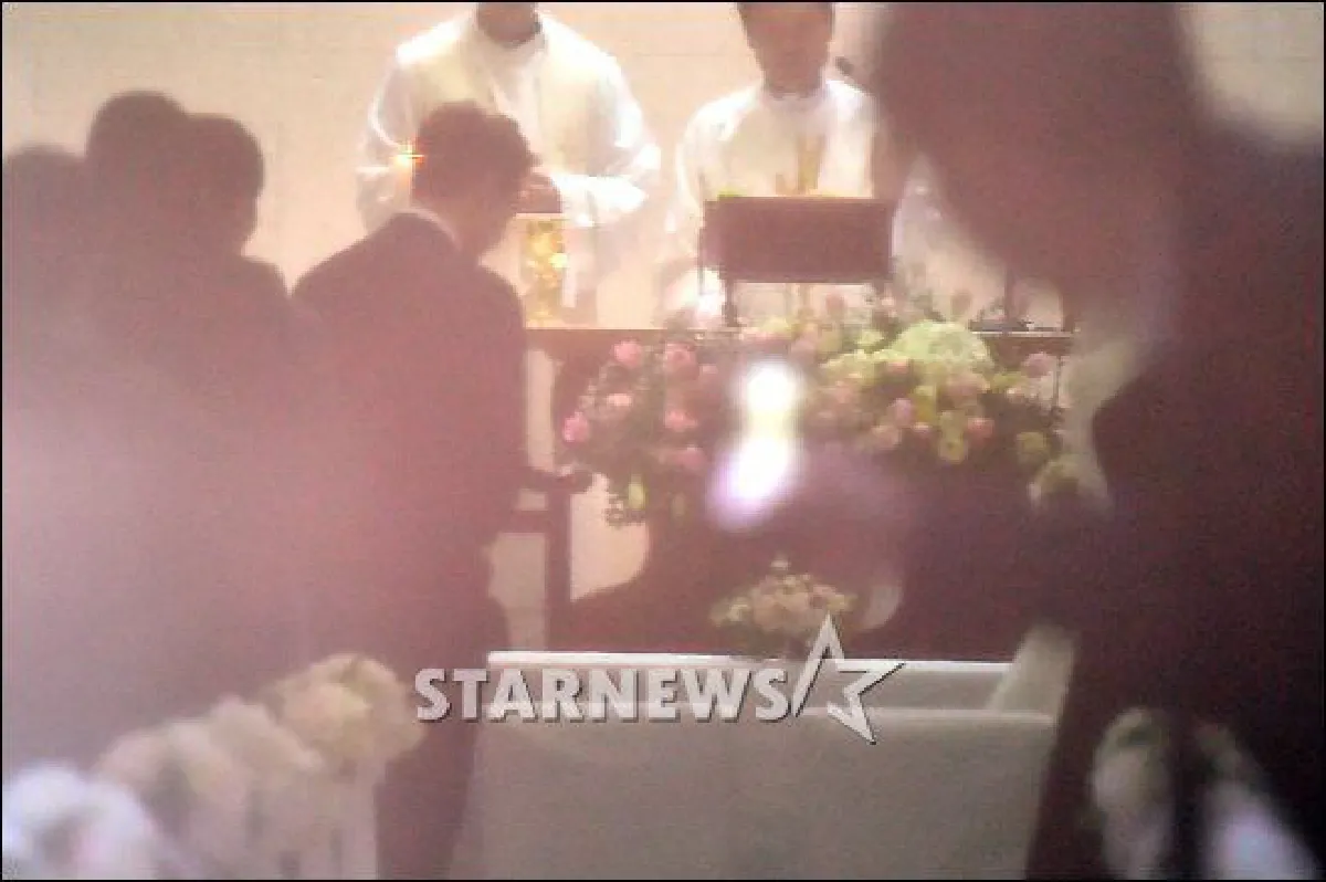 แต่งแล้ว! เรน-คิมแตฮี เข้าพิธีวิวาห์เรียบง่ายในโบสถ์