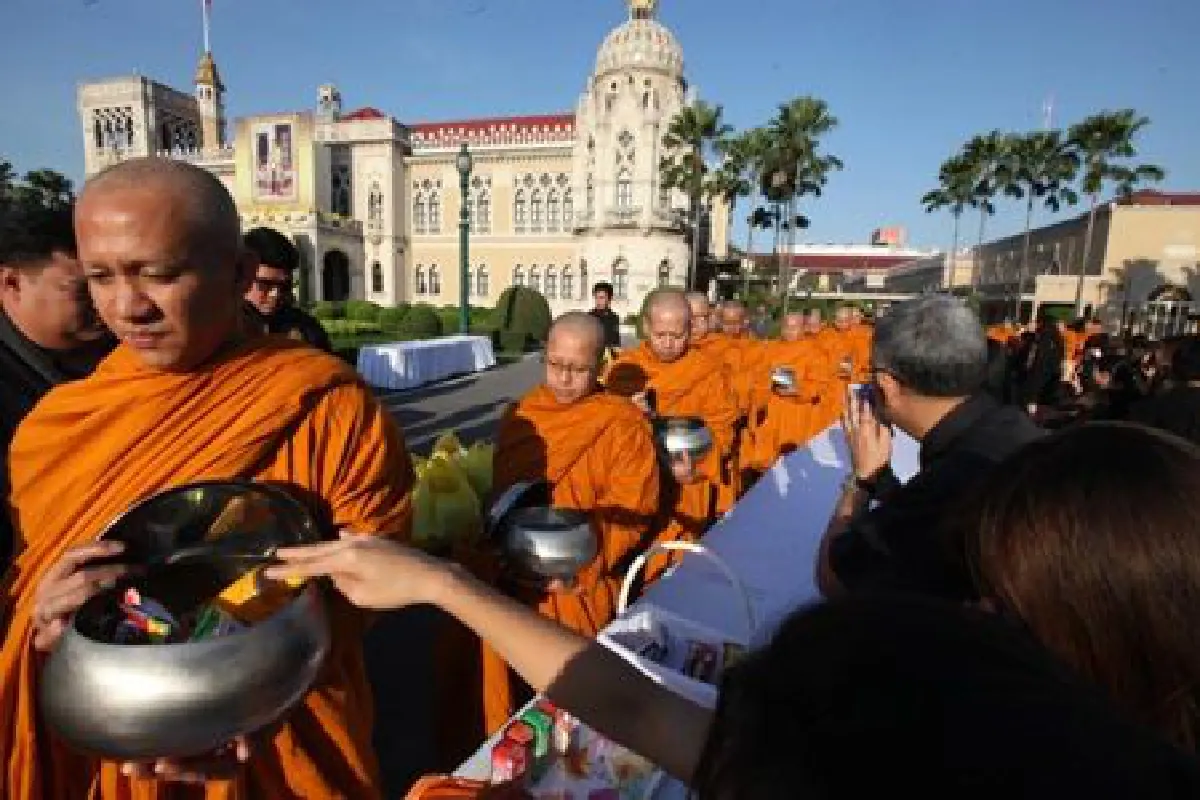 นายกฯ-ครม.บำเพ็ญพระราชกุศลสตมวาร"ในหลวง ร.9"