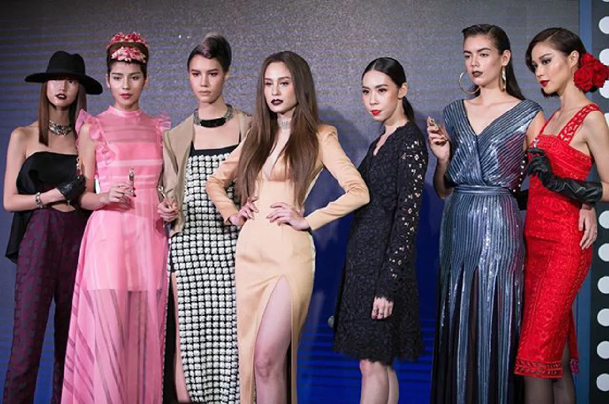 ขวัญ อุษามณี อวดลุคแซ่บ! ในชุดเดรสแหวกอกสุดเซ็กซี่