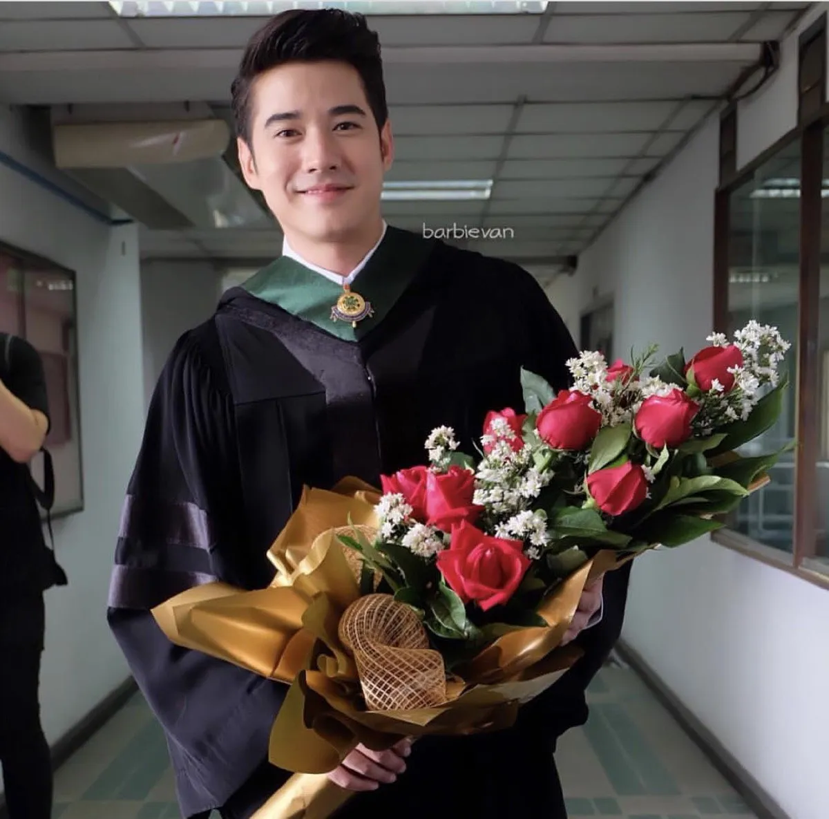 ยินดีคูณสอง! มาริโอ้ สุดภูมิใจ..เรียนจบรับปริญญาโทพร้อมคุณแม่