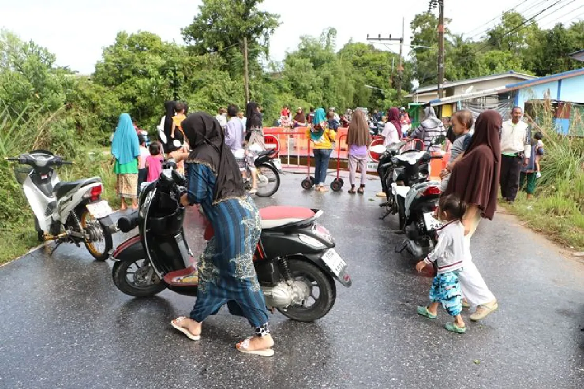 นราธิวาสท่วมน้ำซัดถนนขาดหลายเส้นทางอัมพาต