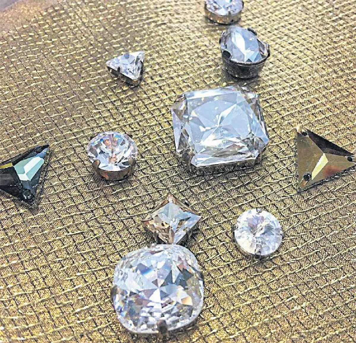 หิรัญกฤษฏิ์ ภัทรบริบูรณ์กุล หรูหราอลังการ วิจิตรงามสง่า ประกาศกึกก้องยูนิเวิร์ส