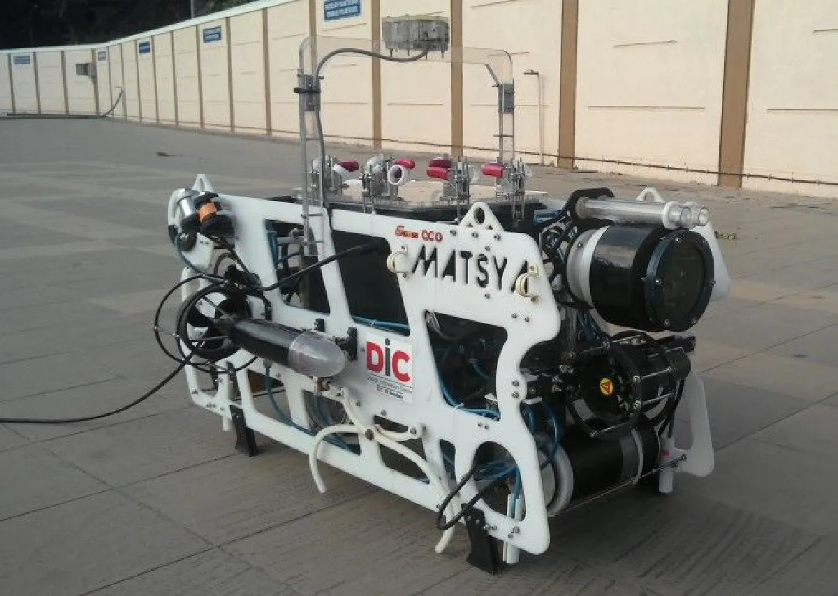 โปรเจคพัฒนายานสำรวจใต้น้ำอัจฉริยะไร้คนขับ โดยกลุ่มนักศึกษาอินเดีย