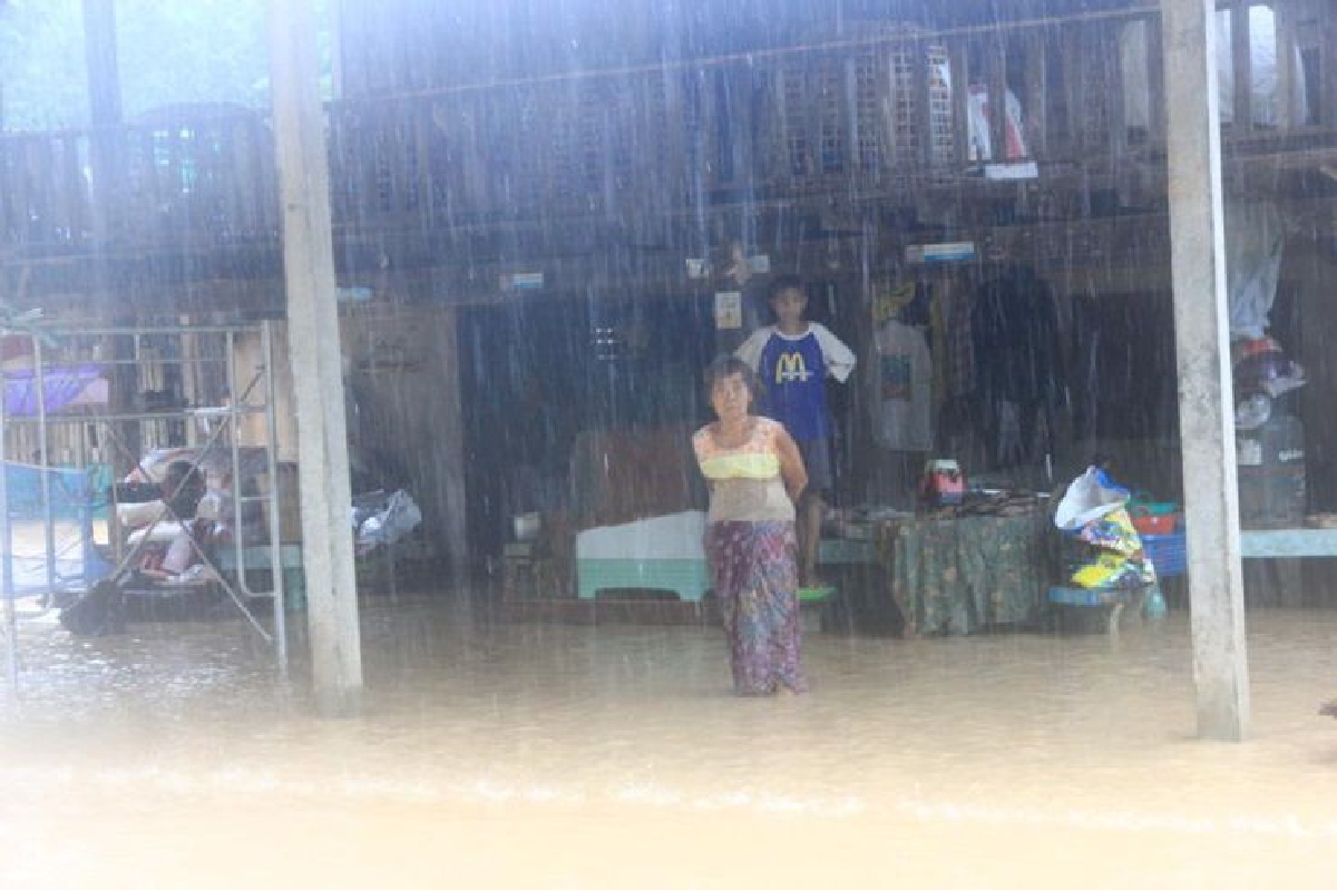 5 จังหวัดภาคใต้ตอนล่างยังฝนตกหนัก 5 จังหวัดภาคใต้ตอนล่างยังฝนตกหนัก