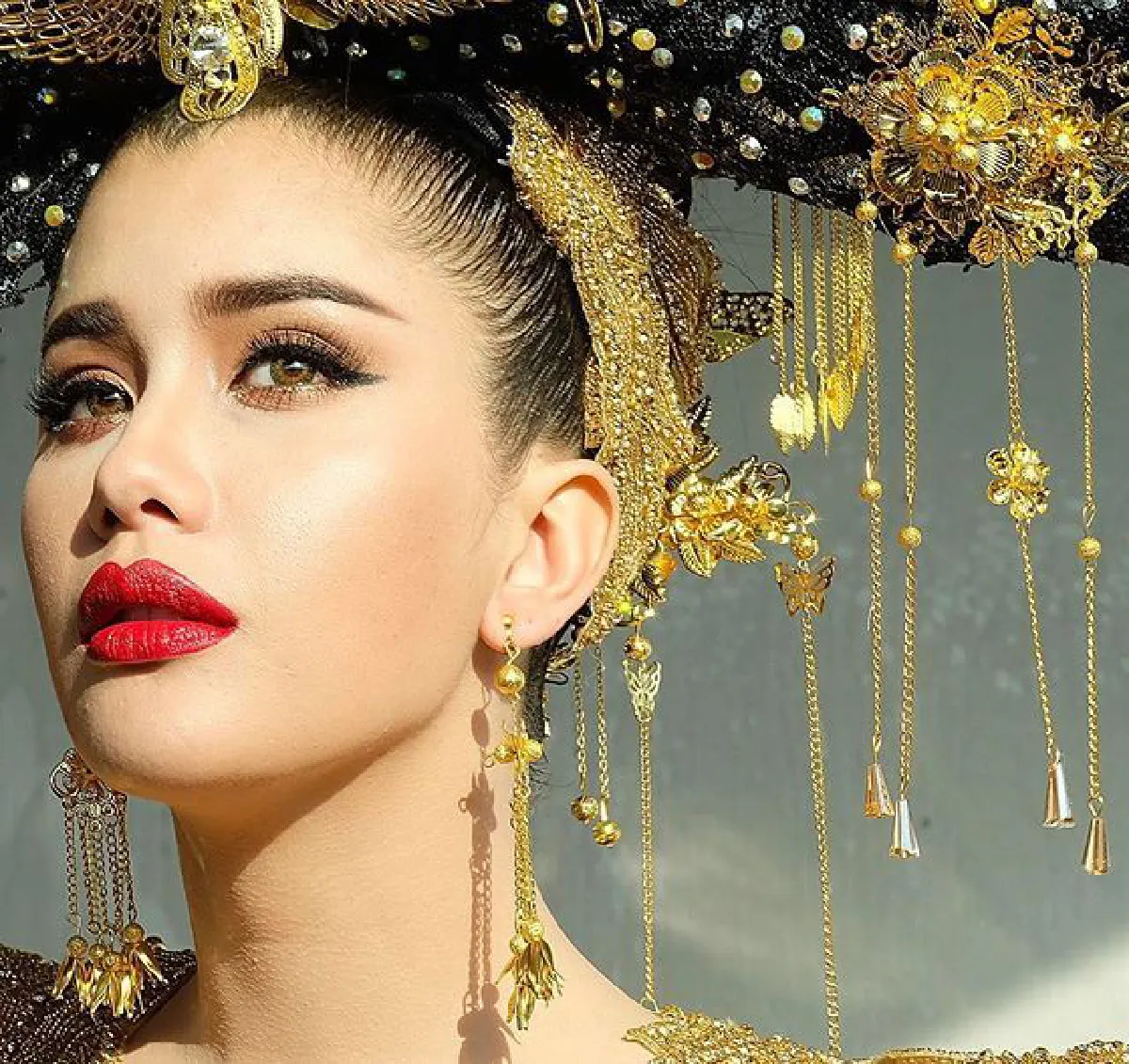 เลอค่าดุจนางพญา! ปู ไปรยา โหนสลิงตึกสูง 40 ม.เปิดงานตรุษจีน