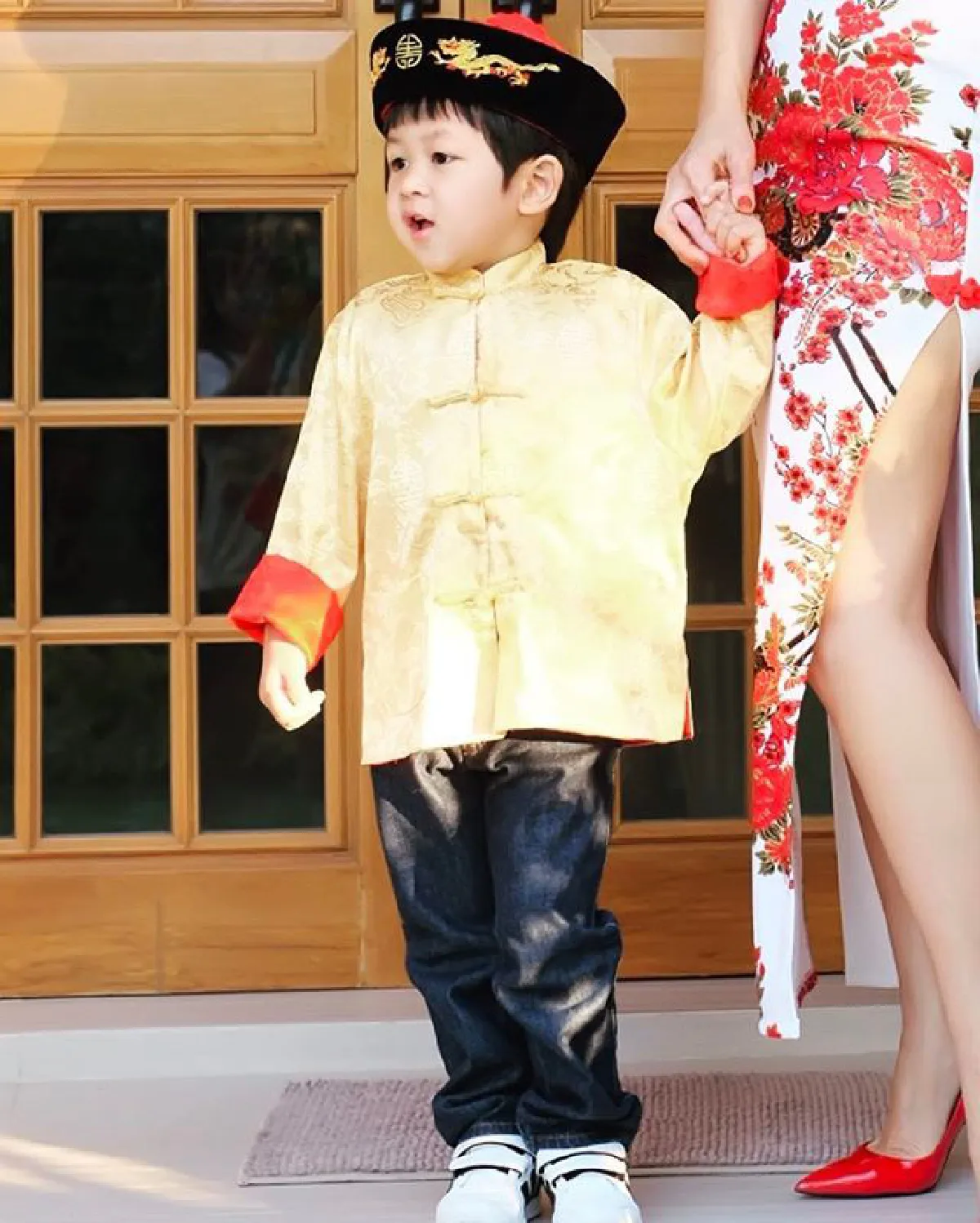 10 ภาพน่ารัก ซุปตาร์ตัวน้อยใส่ชุดแดง..รอรับอั่งเปาวันตรุษจีน