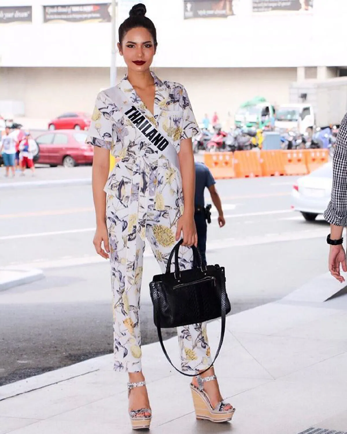บอกทางไปจักรวาลที! 30 แฟชั่นสุดปัง น้ำตาล ชลิตา สวยเด่นที่ฟิลิปปินส์