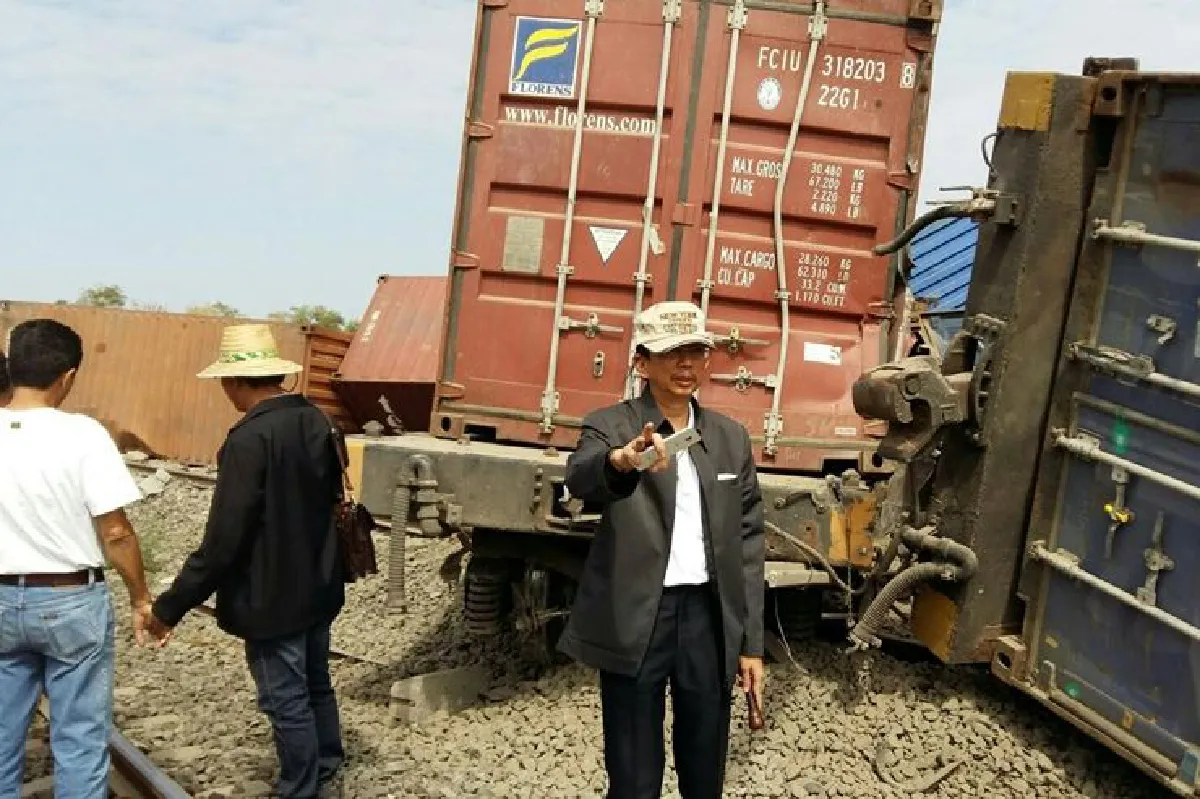 รถไฟขนส่งสินค้าตกราง11โบกี้โชคดีไม่มีเจ็บ/ตาย