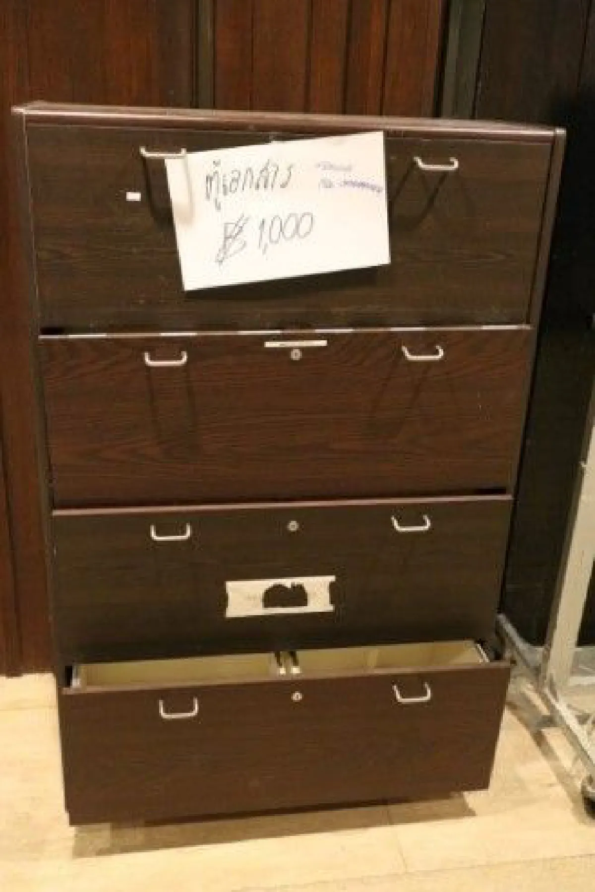 สำรวจมหกรรมเลหลัง "ปาร์คนายเลิศ" คนแห่ช้อป-ราคาหลักสิบยันหลายหมื่น