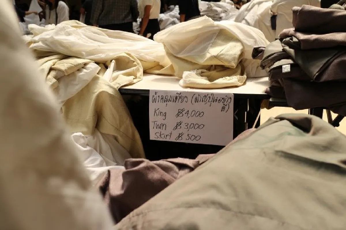 สำรวจมหกรรมเลหลัง "ปาร์คนายเลิศ" คนแห่ช้อป-ราคาหลักสิบยันหลายหมื่น