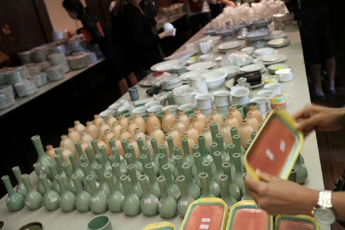 สำรวจมหกรรมเลหลัง "ปาร์คนายเลิศ" คนแห่ช้อป-ราคาหลักสิบยันหลายหมื่น