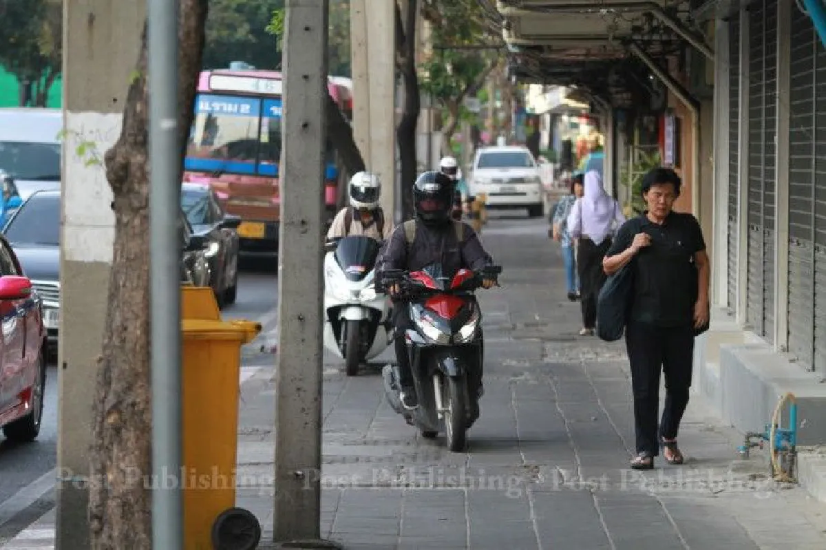 ถึงคิวปราบ "มอเตอร์ไซค์" บนทางเท้า ล็อคล้อ-ปรับหนัก-ติด "เอสการ์ด"