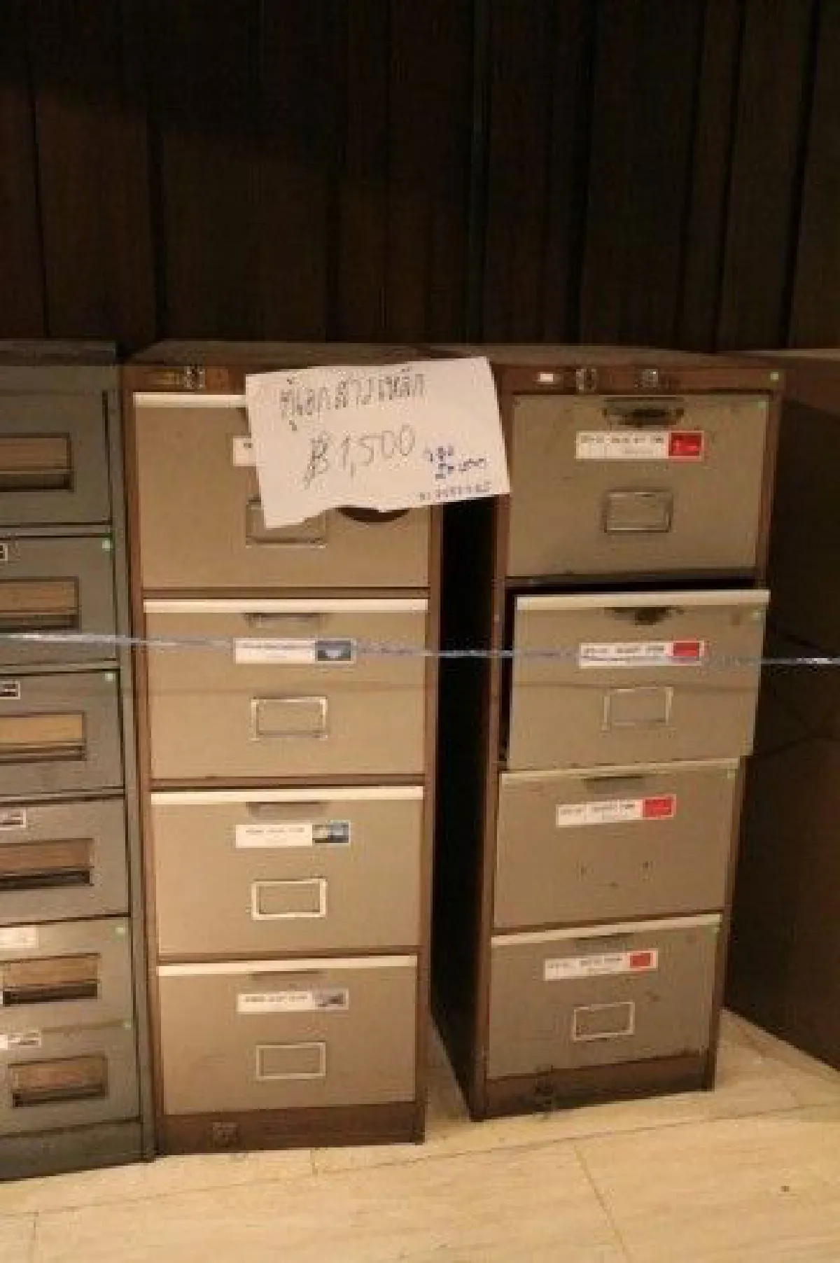 สำรวจมหกรรมเลหลัง "ปาร์คนายเลิศ" คนแห่ช้อป-ราคาหลักสิบยันหลายหมื่น