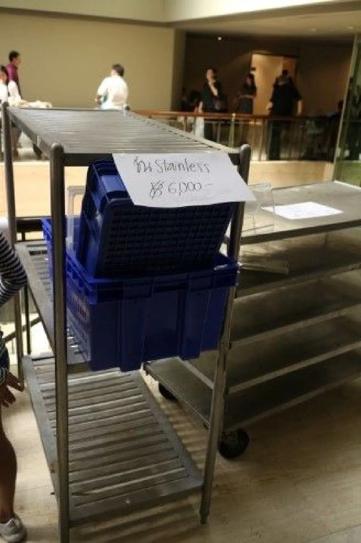 สำรวจมหกรรมเลหลัง "ปาร์คนายเลิศ" คนแห่ช้อป-ราคาหลักสิบยันหลายหมื่น