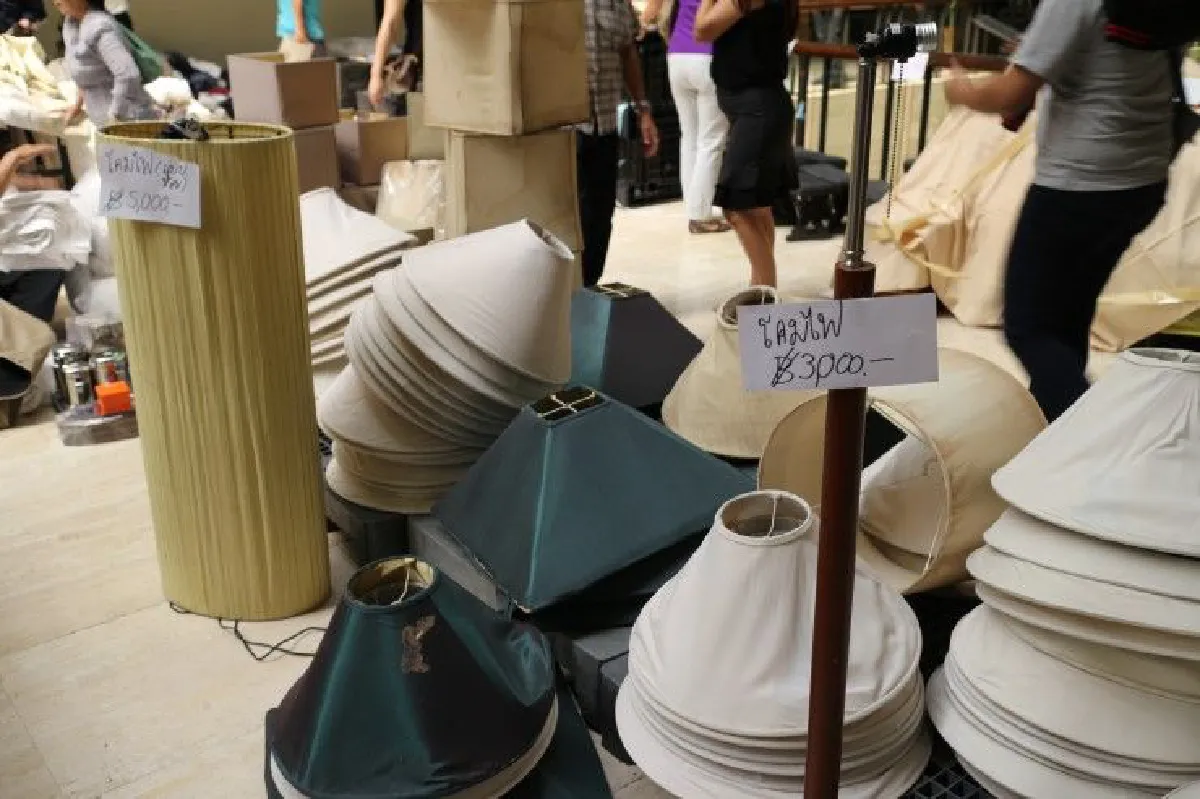 สำรวจมหกรรมเลหลัง "ปาร์คนายเลิศ" คนแห่ช้อป-ราคาหลักสิบยันหลายหมื่น