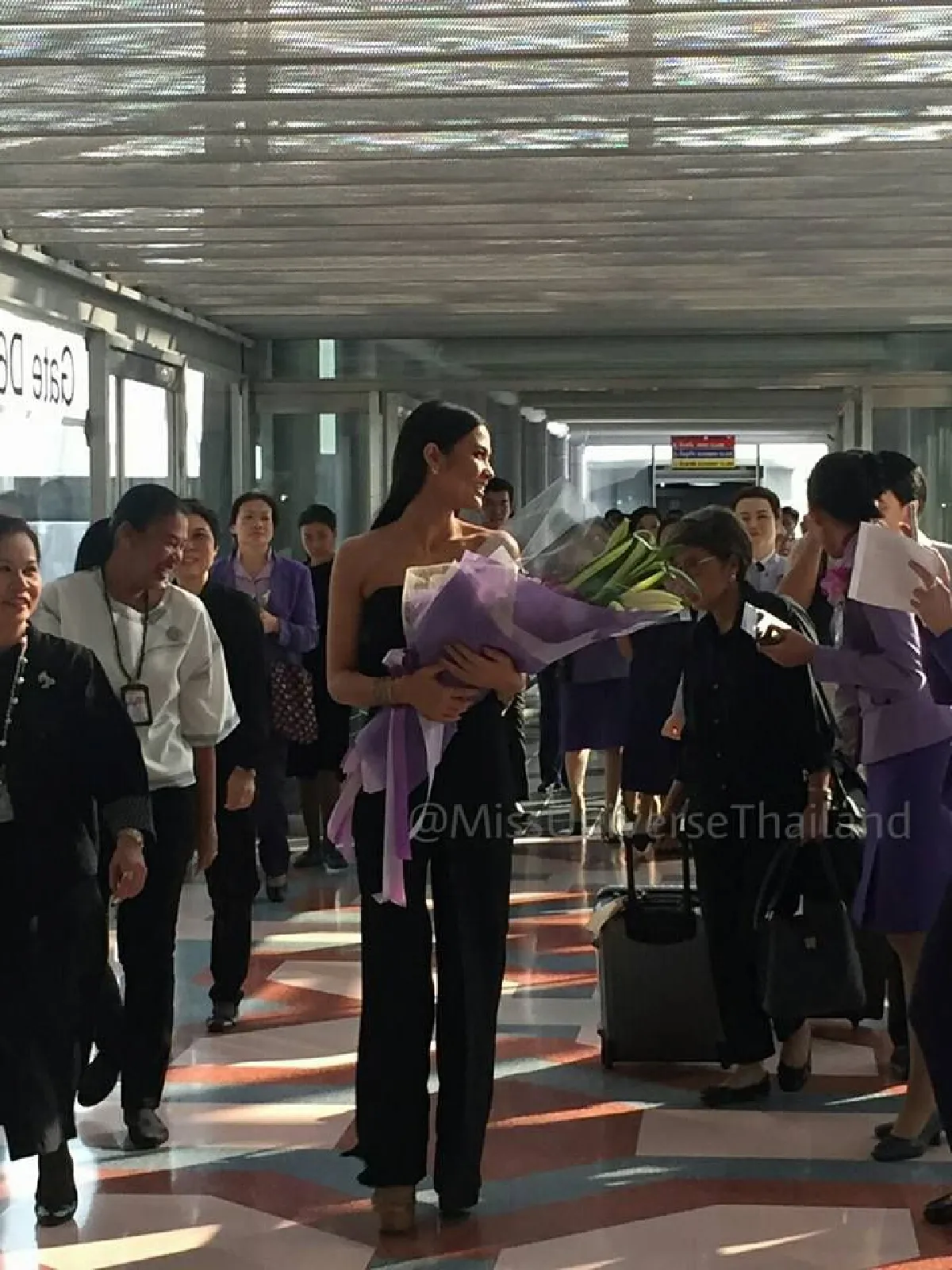 น้ำตาล ชลิตา กลับถึงไทยแล้ว เผยสิ่งแรกที่อยากทำคือ "กินส้มตำ"