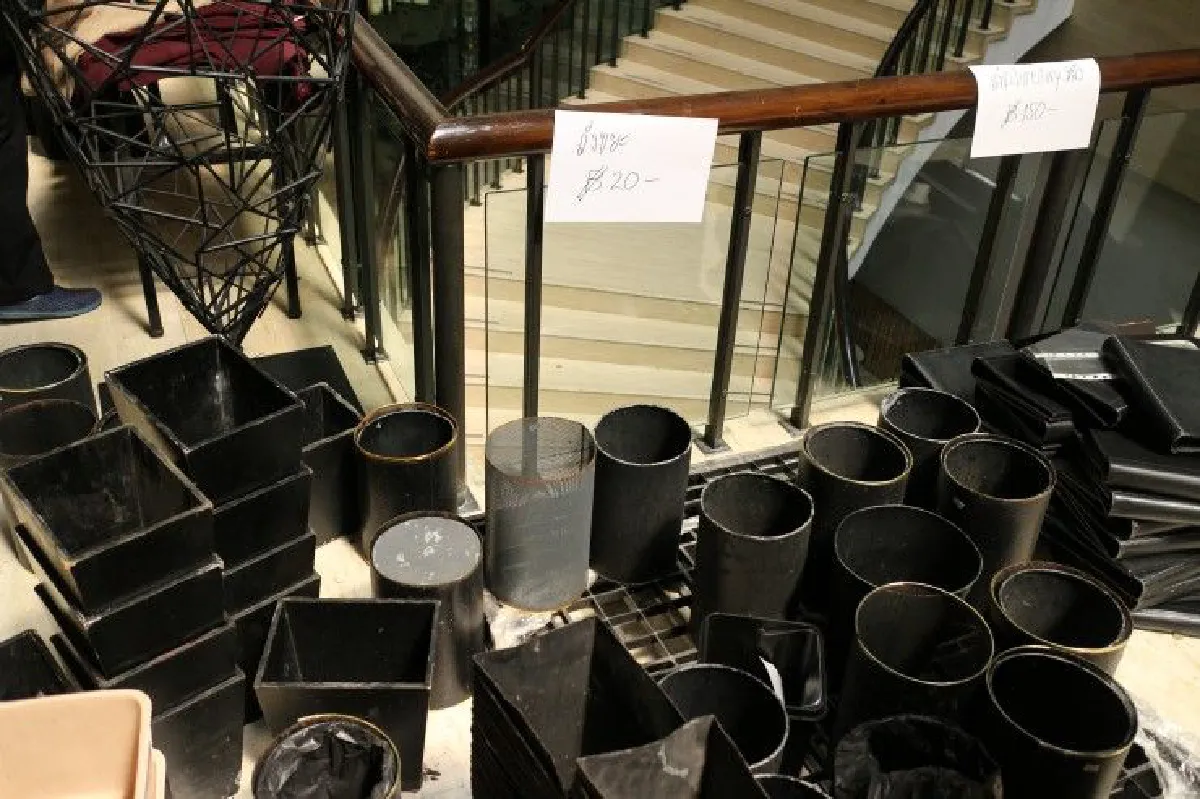 สำรวจมหกรรมเลหลัง "ปาร์คนายเลิศ" คนแห่ช้อป-ราคาหลักสิบยันหลายหมื่น