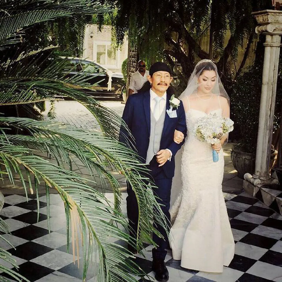 เซน ณิชา ลูกสาว แอ๊ด คาราบาว ควงแฟนฝรั่งเข้าพิธีวิวาห์ชื่นมื่น