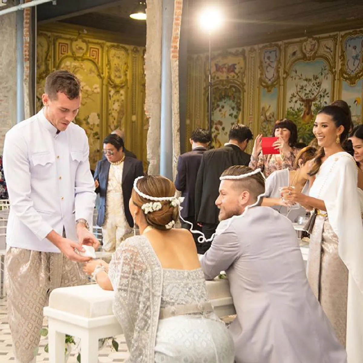 เซน ณิชา ลูกสาว แอ๊ด คาราบาว ควงแฟนฝรั่งเข้าพิธีวิวาห์ชื่นมื่น