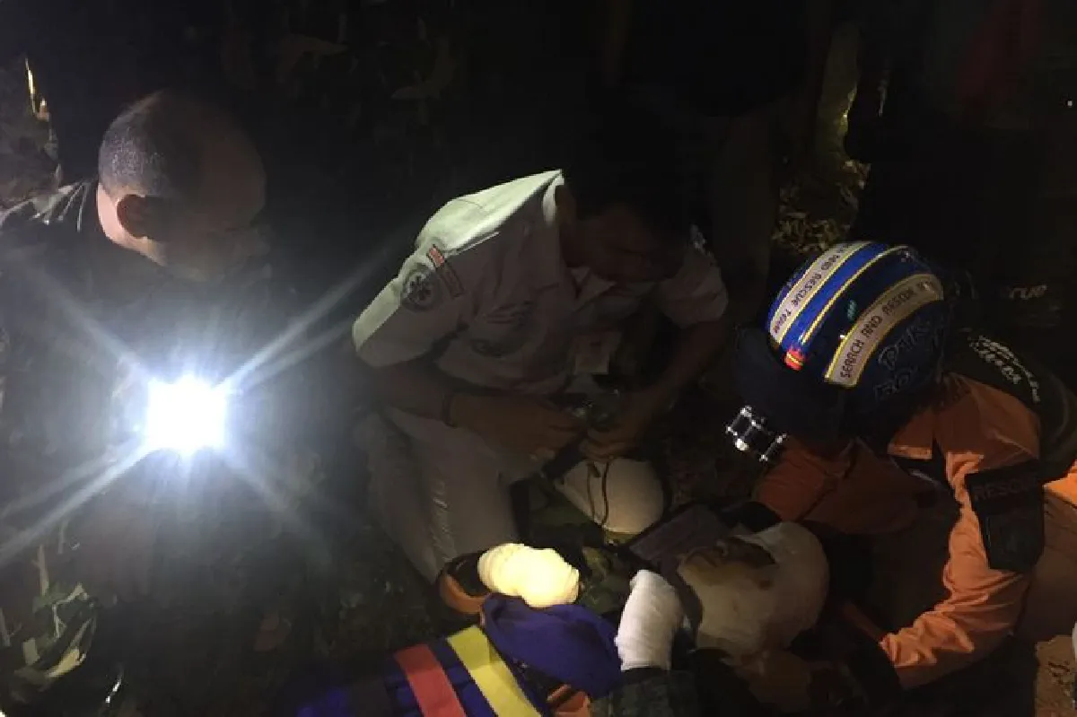 นักท่องเที่ยวเดินตกสันเขาช้างเผือกบาดเจ็บ