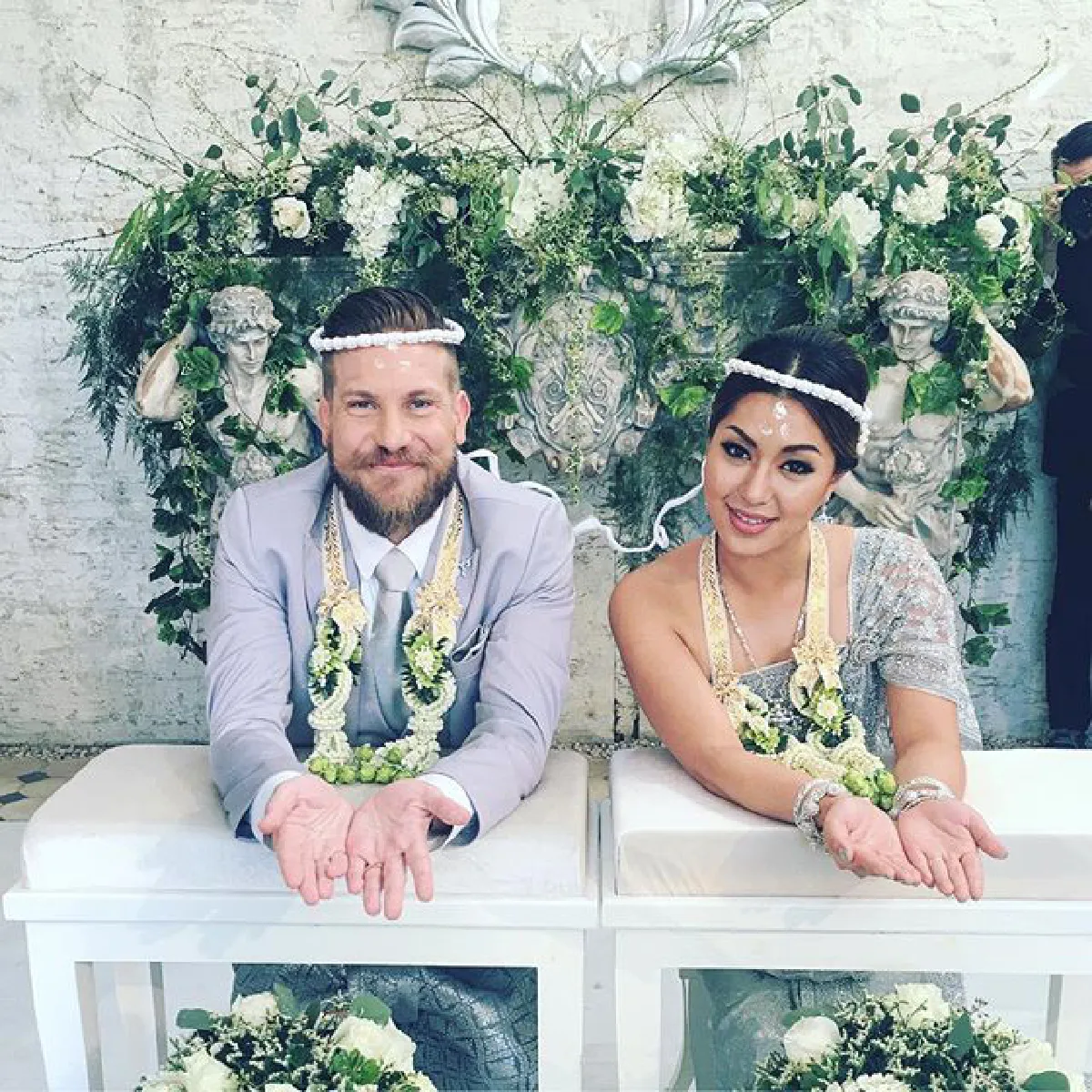 เซน ณิชา ลูกสาว แอ๊ด คาราบาว ควงแฟนฝรั่งเข้าพิธีวิวาห์ชื่นมื่น