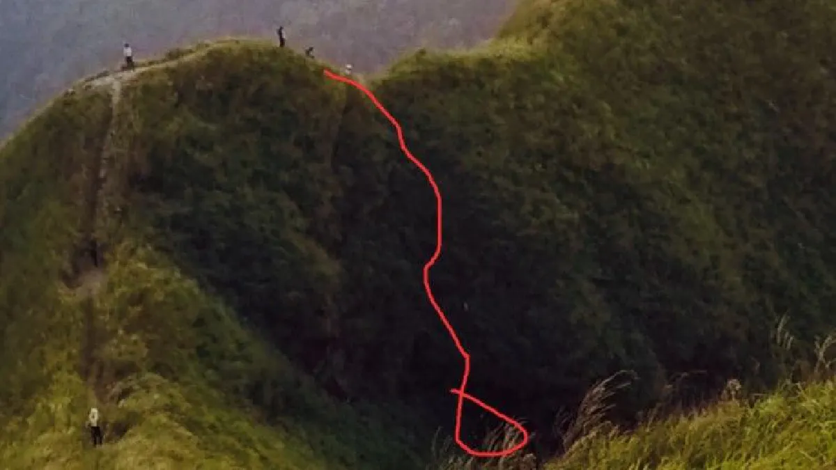 ภาพนาทีชีวิต!นักท่องเที่ยวลื่นไถลตกเขาช้างเผือก