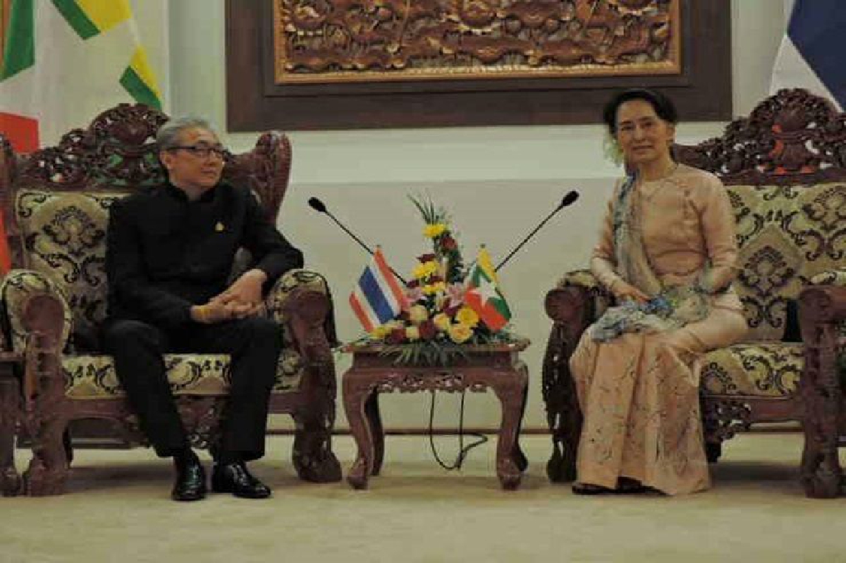 "สมคิด" พบประธานาธิบดีเมียนมา - ซู จี "สมคิด" พบประธานาธิบดีเมียนมา - ซู จี