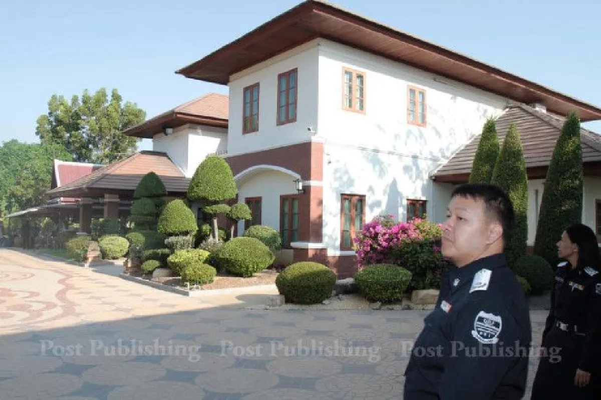 ภาพชุดดีเอสไอ-ทหารค้นคฤหาสน์แก๊งเงินกู้ยึดทรัพย์400ล้าน