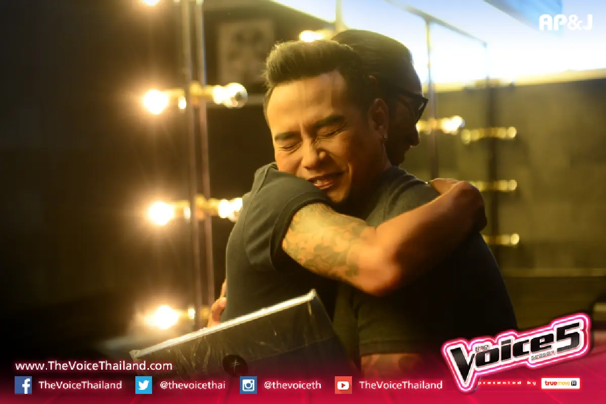 ซึ้งจนน้ำตาคลอ! ตูน บอดี้แสลม บุกให้กำลังใจ แต๊ก หลังเวทีเดอะวอยซ์