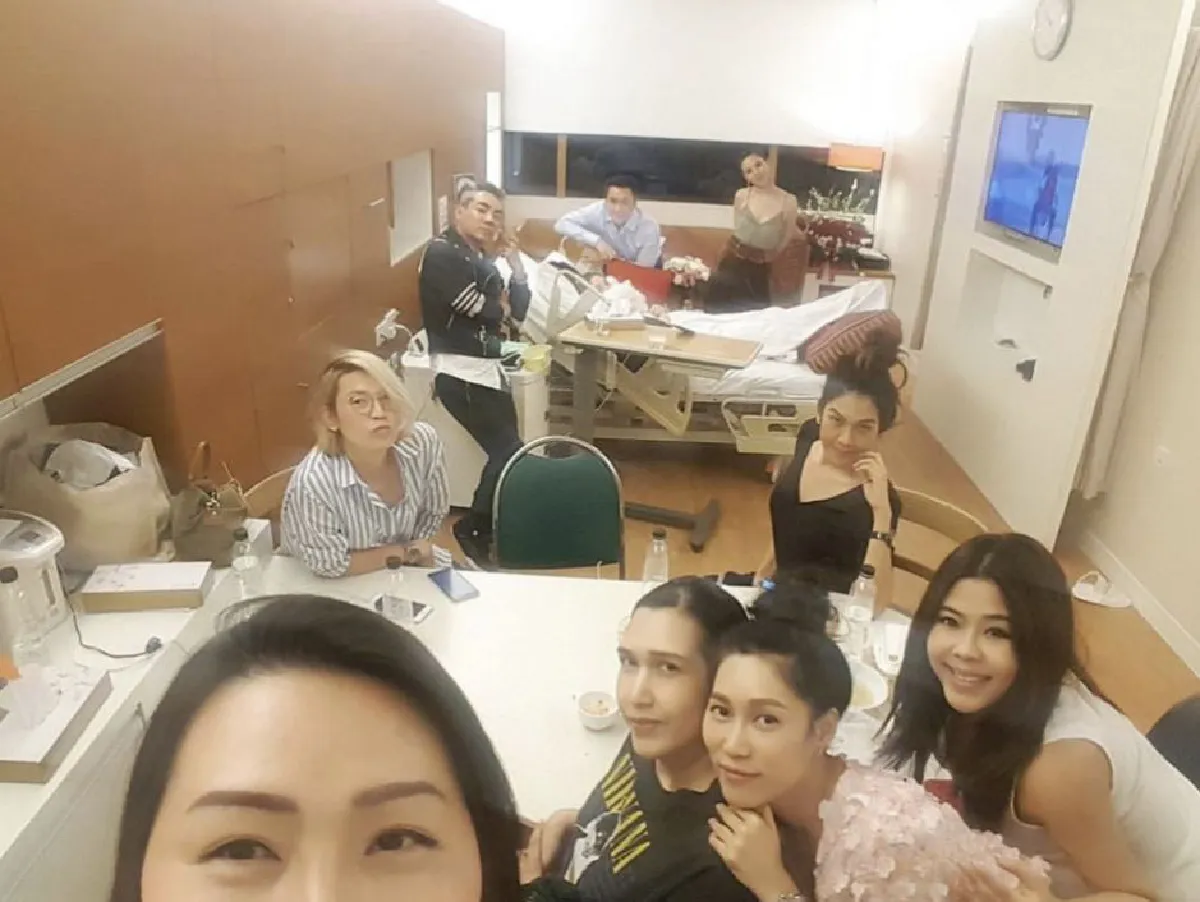 ภาพล่าสุด ชมพู่ อารยา ตั้งท้องทายาทหมื่นล้าน น็อต ดูแลติดขอบเตียง