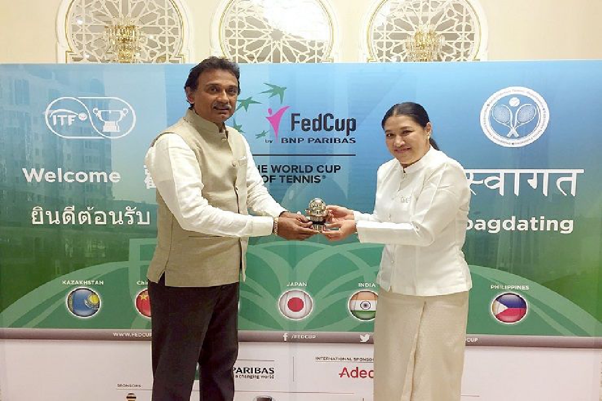 แทมมี่รับรางวัลเชิดชูเกียรติเฟดคัพ แทมมี่รับรางวัลเชิดชูเกียรติเฟดคัพ