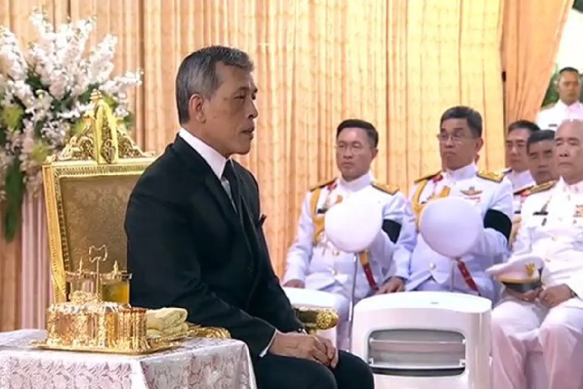 พระเจ้าอยู่หัวเปิดนิทรรศการ"เย็นศิระ เพราะพระบริบาล"