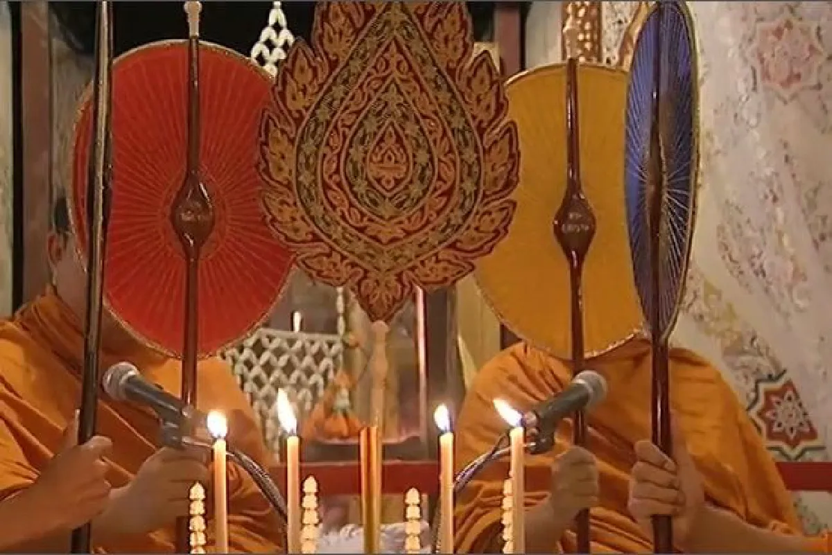 พระเจ้าอยู่หัวบำเพ็ญพระราชกุศลสวดพระอภิธรรมพระบรมศพ