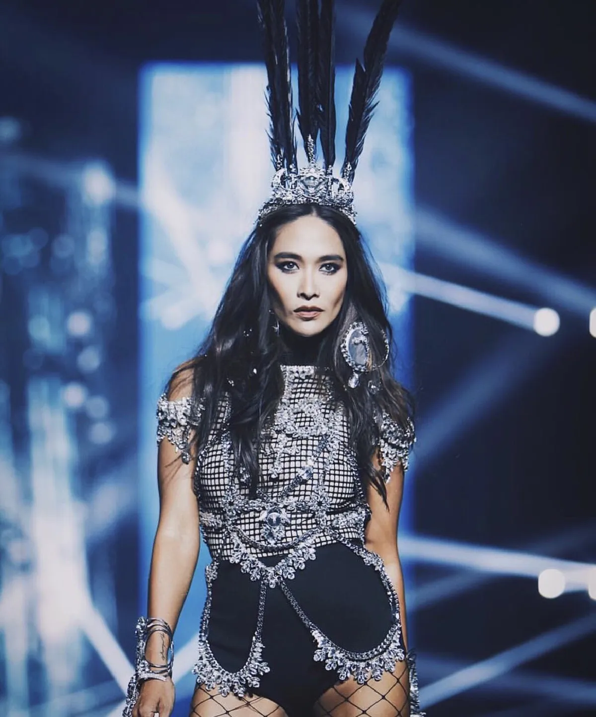 สุดอลังการ! เหล่าซุปตาร์เดินแบบประชันความแซ่บ ฉลอง 5 ปี Hive Salon